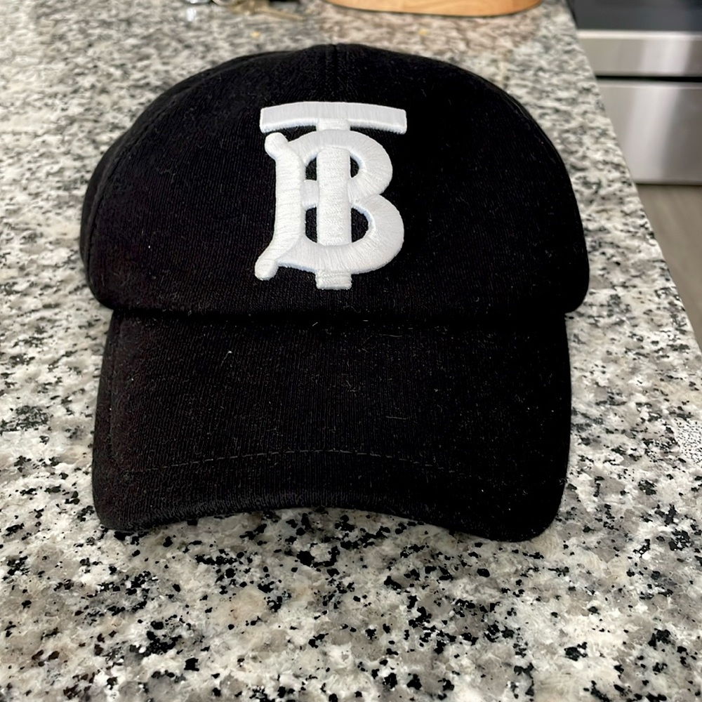 Burberry baseball cap 🧢